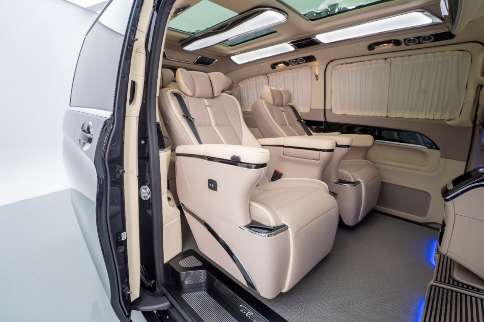 The Role of Interior Accessories in Creating a Luxurious Driving Experience