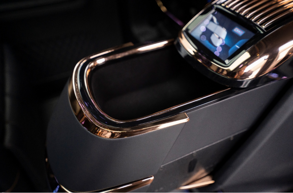 Elevate Your Driving Experience: How Custom Armrest Boxes Revolutionize Comfort and Storage in Mercedes-Benz V-Class and Vito