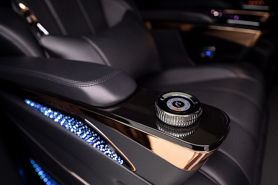 Создание атмосферы: Роль ambient-освещения в интерьерах люксовых автомобилей