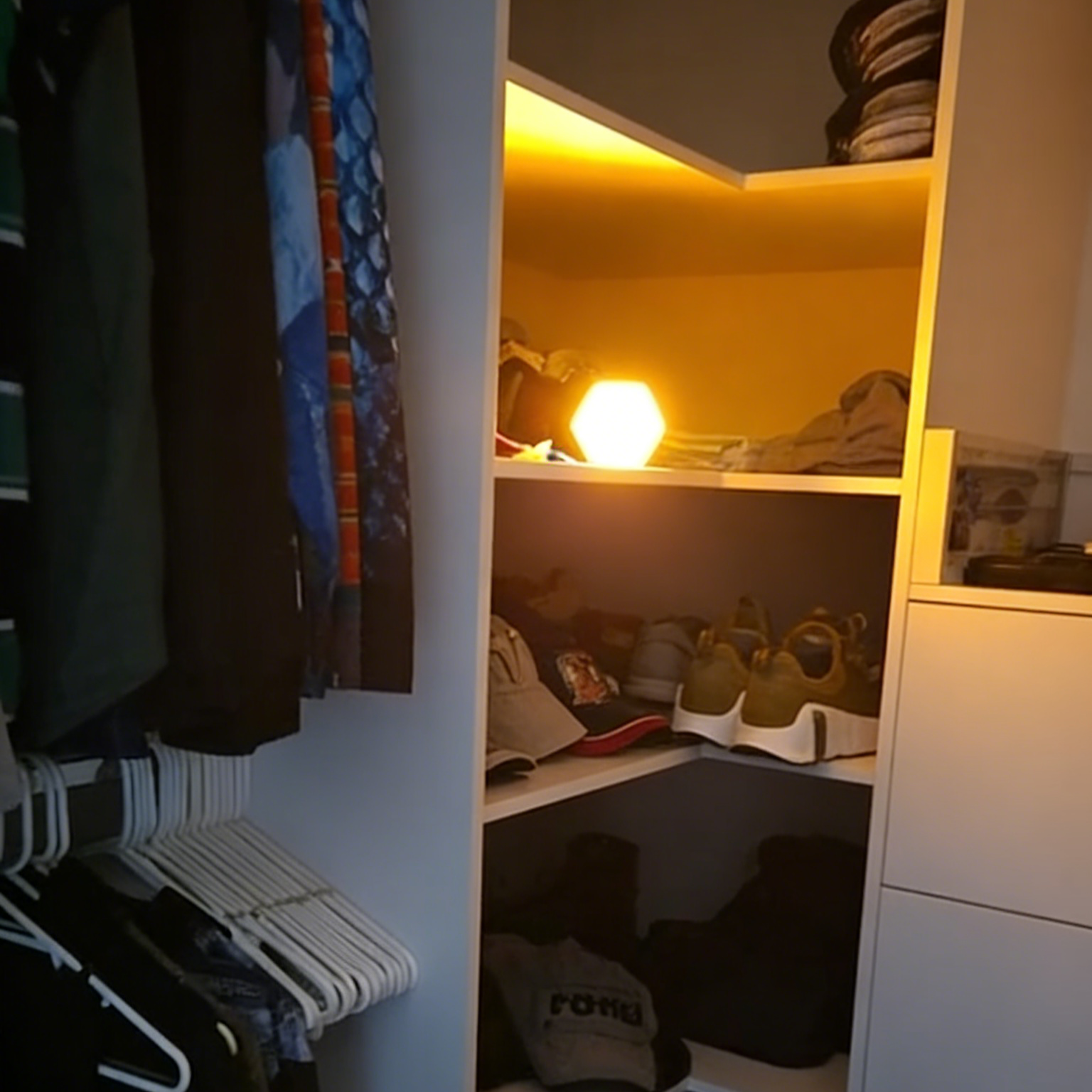 Hvad gør en natlampe egnet til brug på hoteller, lejligheder og i kommercielle sammenhænge?