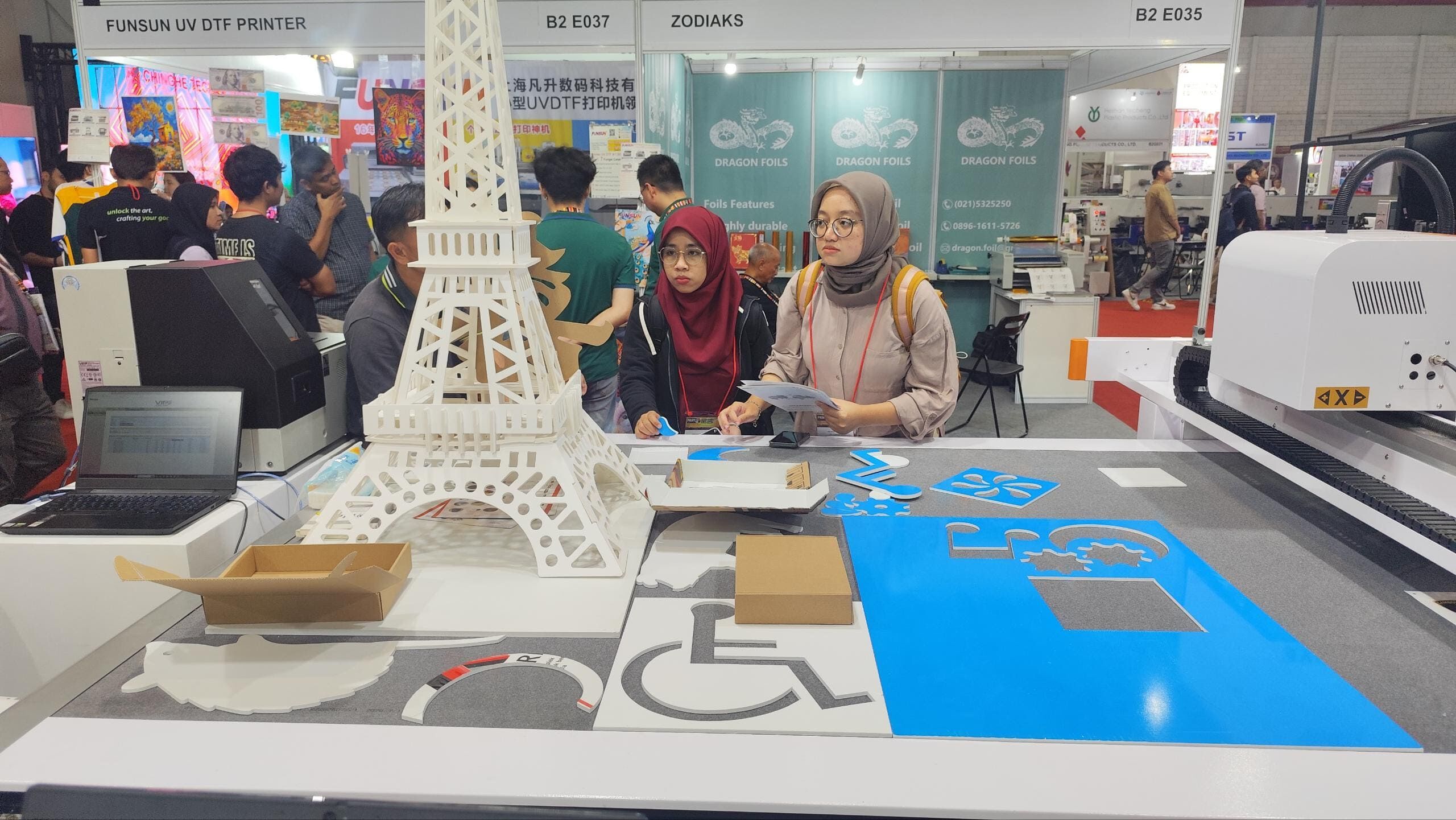 Realtop Oscillating Knife Cutting Machine Steals the Spotlight at Allprint Indonesia 2025