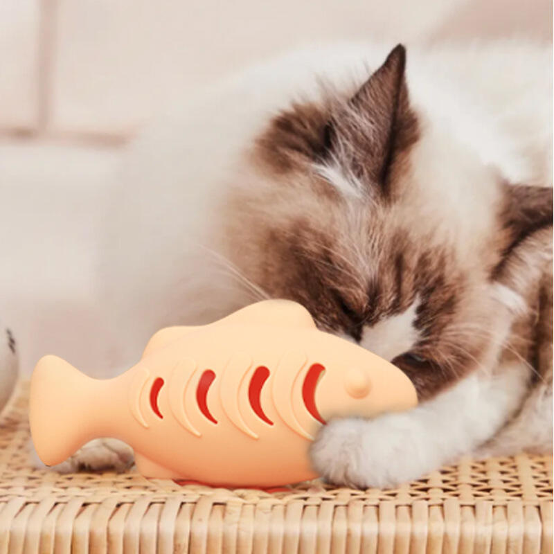 Giocattolo masticabile per gatti a forma di pesce in silicone