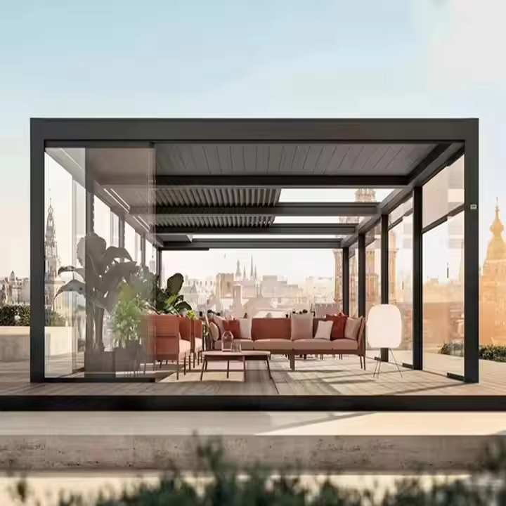 Pérgola superior de luxo de aluminio T5 retráctil exterior con sistema de lamas e cristaleiras, cortina sombreadora, luces LED e revestimento en pólo