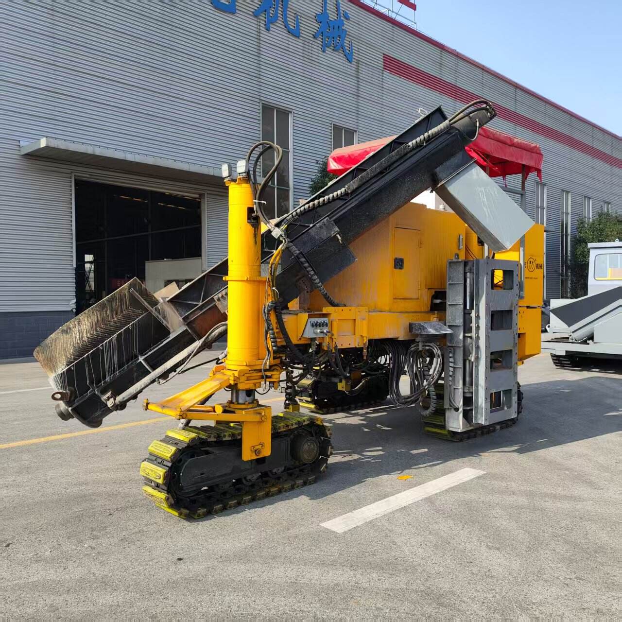 Multifunctional Slip Form Machinery Use for Drain Ditch Kerbstone Guardrail Good Performance