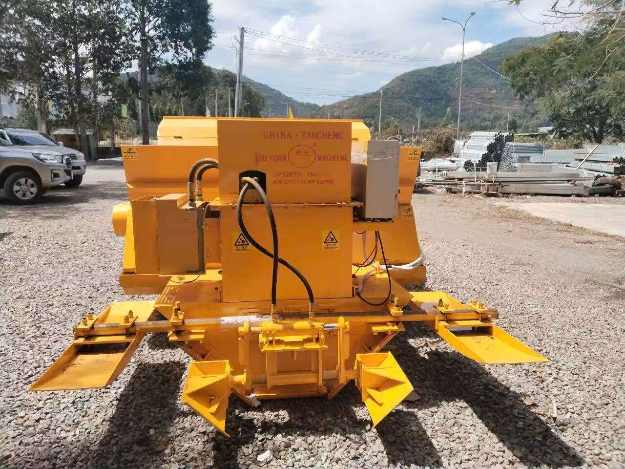 Trapezoidal Concrete Channel Forming Machine Hydraulic System Pushing Concrete Forming Machine