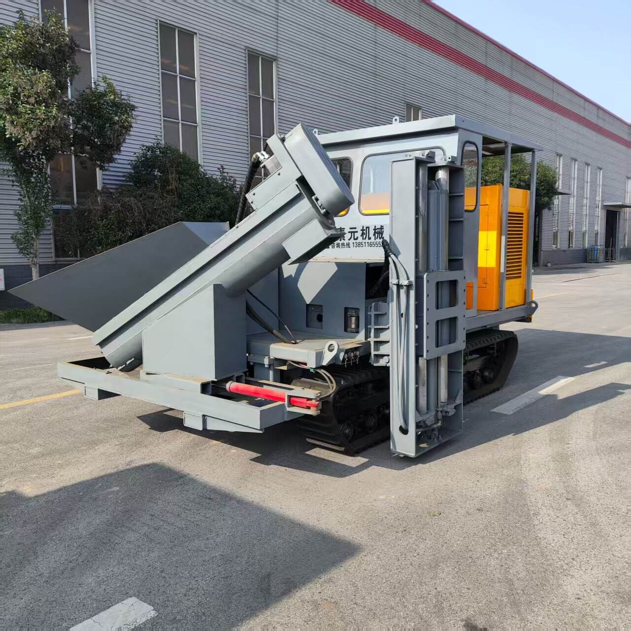 Slipform Paver Machine Use For Road Concrete Facilities Construction Drain Ditch Curbstone Guardrail