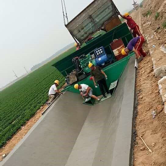 Road side ditch lining machine adjustable size model machine high productivity can reach 80m/h