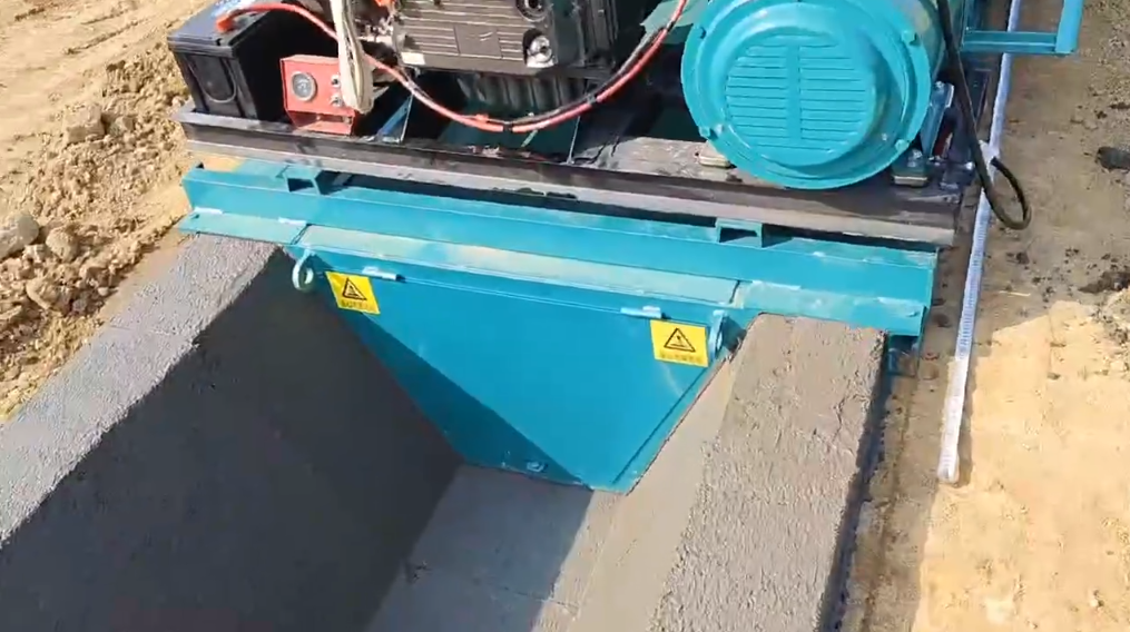 Fully Automatic Concrete Ditch Forming Machine