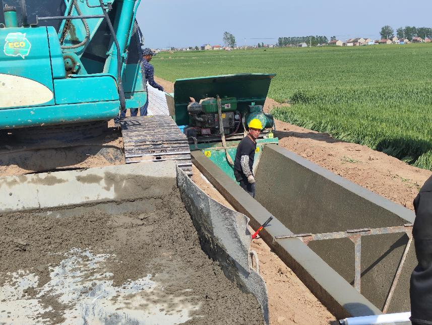 Farmland Irrigation Canals Forming Machine High efficiency Concrete ditch Forming Machine