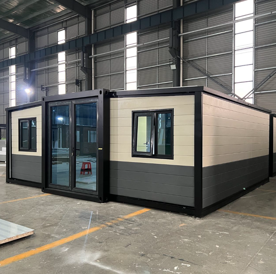 4 Workers Can Build an Expandable House in 20 Minutes
