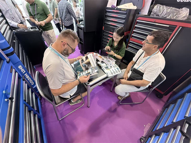 Goldenline Kicks Off 2025 Canton Fair with Sold-Out Tool Storage Samples, Attracting Global B2B Buyers from Europe, SEA & Middle East