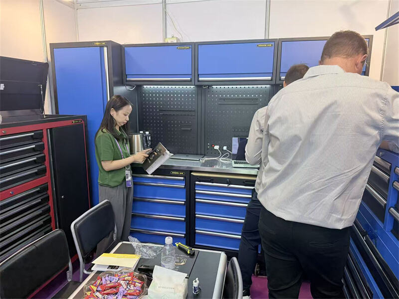 Goldenline Maintains Canton Fair Momentum on Day 2: Secures Bulk Order Intentions & Long-Term Cooperation Talks with Global Distributors