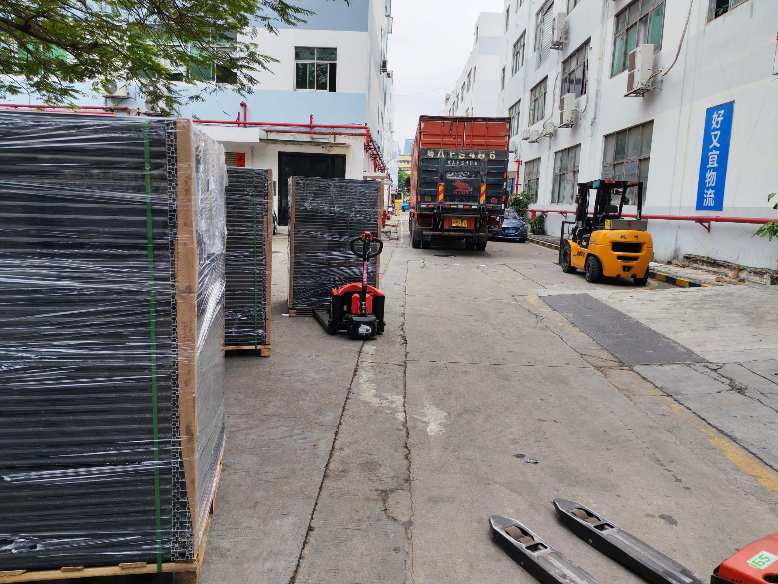 SZX Warehouse unloading scene and cargo photos