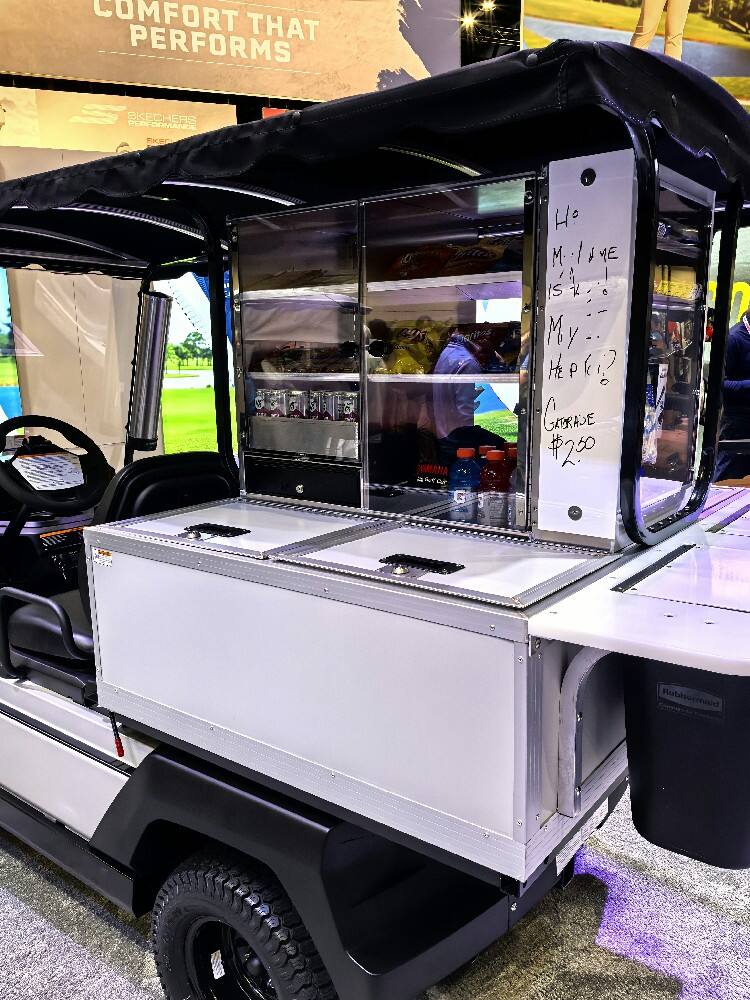 Stilfullt och bekvämt sittplats och lagring.