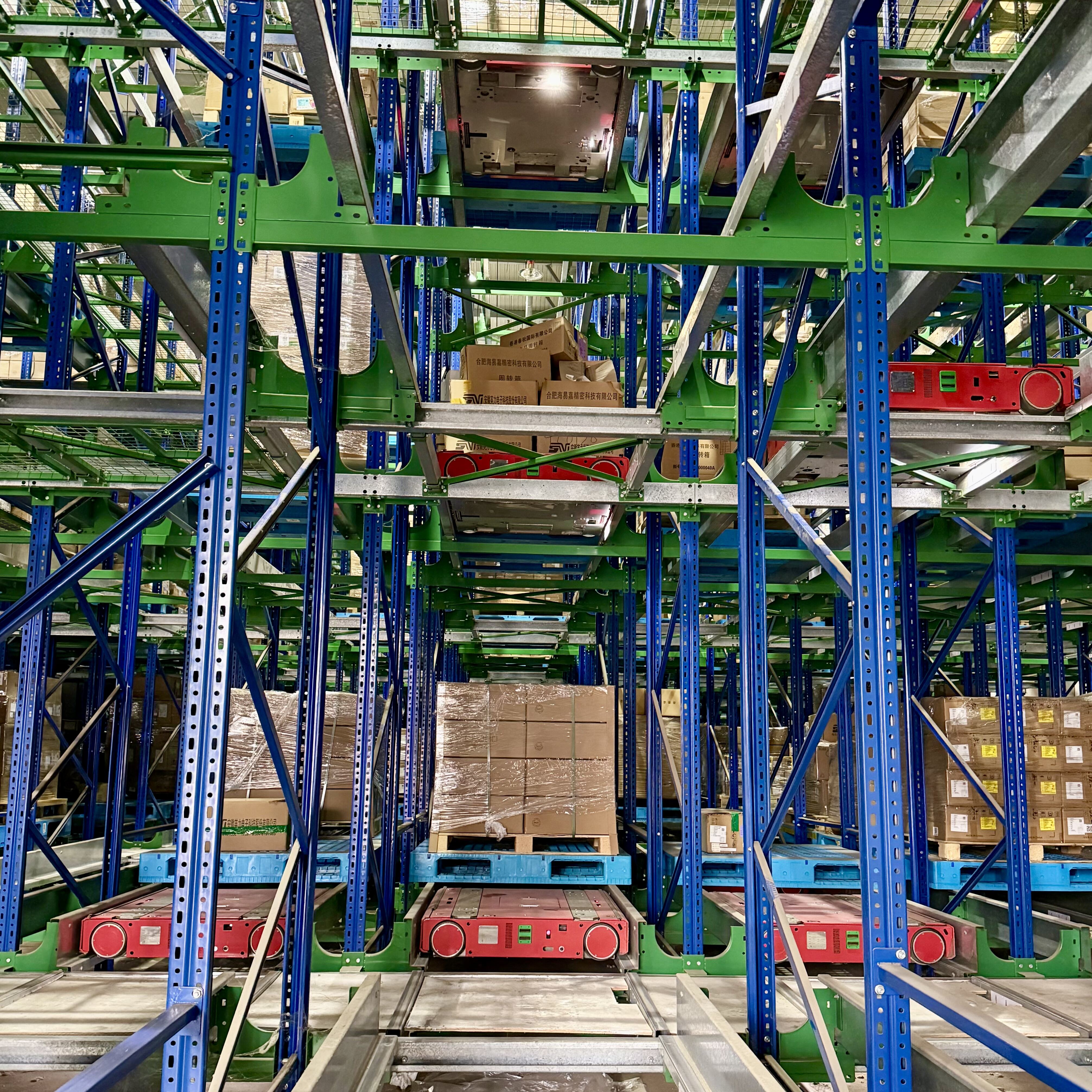 نهج ثوري جديد لتخزين europallet الكثيف باستخدام نظام رفوف الراديو شاتل