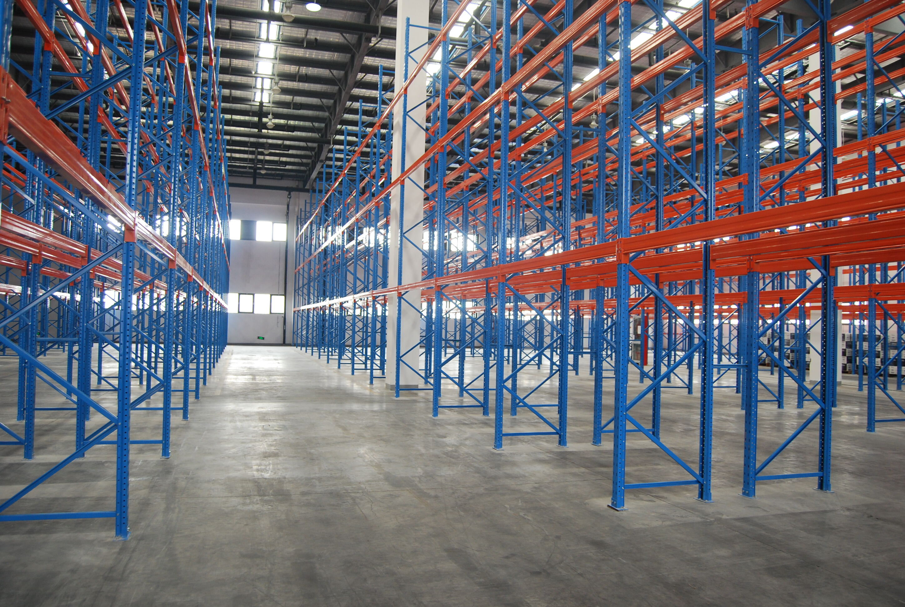Étagères de stockage industriel pour une efficacité de stockage optimale