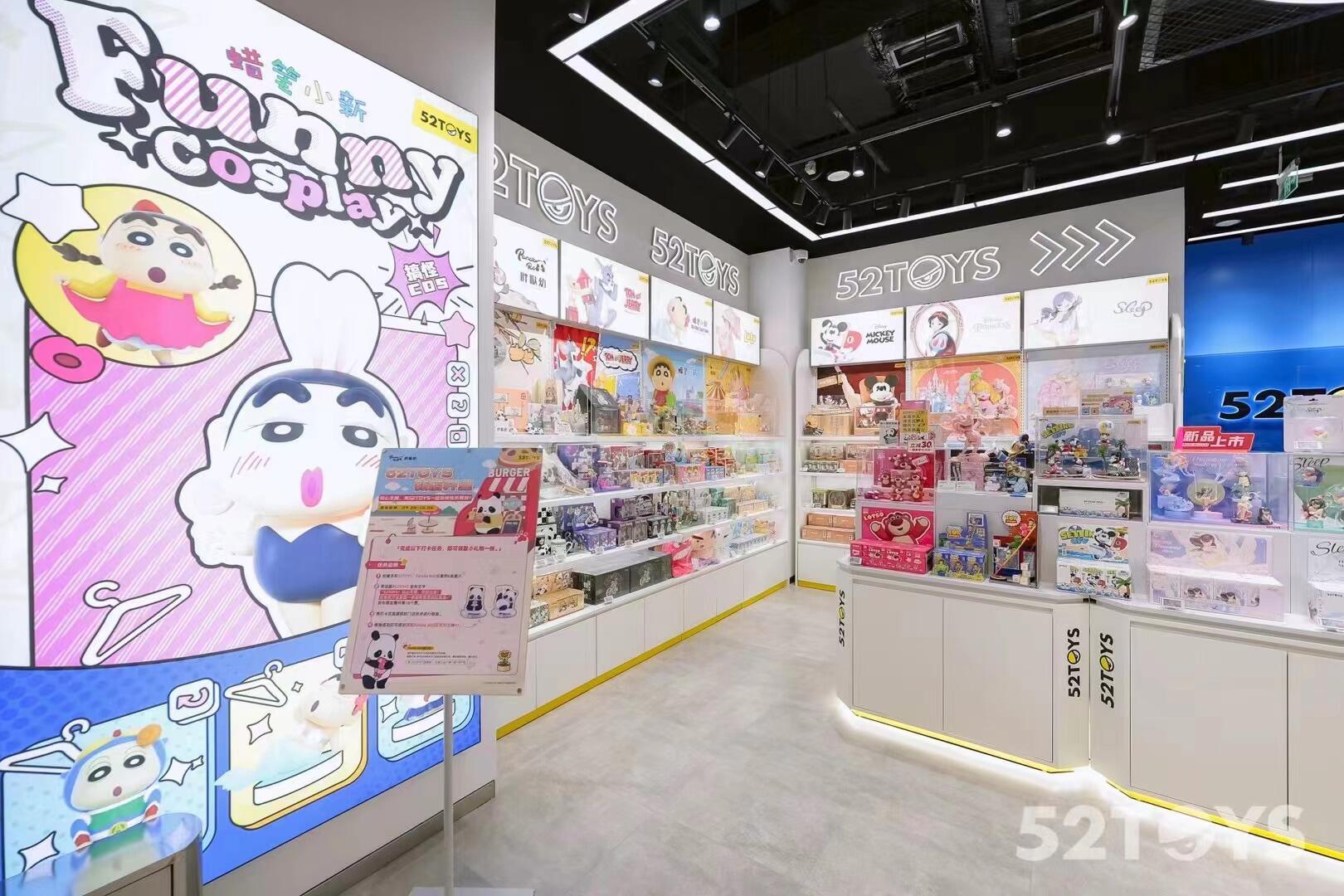 Hvaða hlutverk leikur útstillingaruppsetning í verslunum með hátt umferðarþyngi?