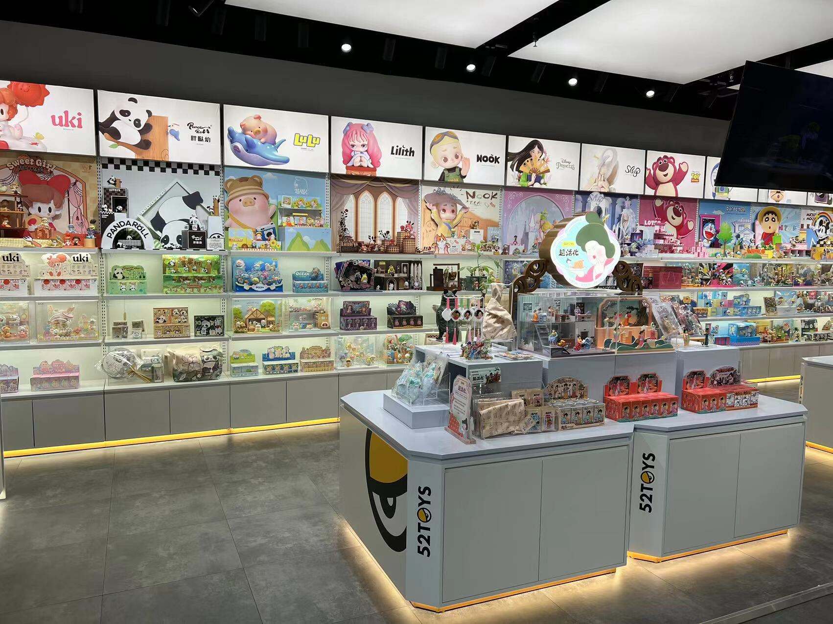 Hvordan påvirker konsistens i butiksudstyr brandpræsentationen på tværs af lokationer?