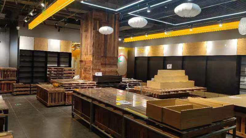 Hvilke driftsmæssige problemer opstår som følge af forkert vægtfordeling på udstillingsstativer?