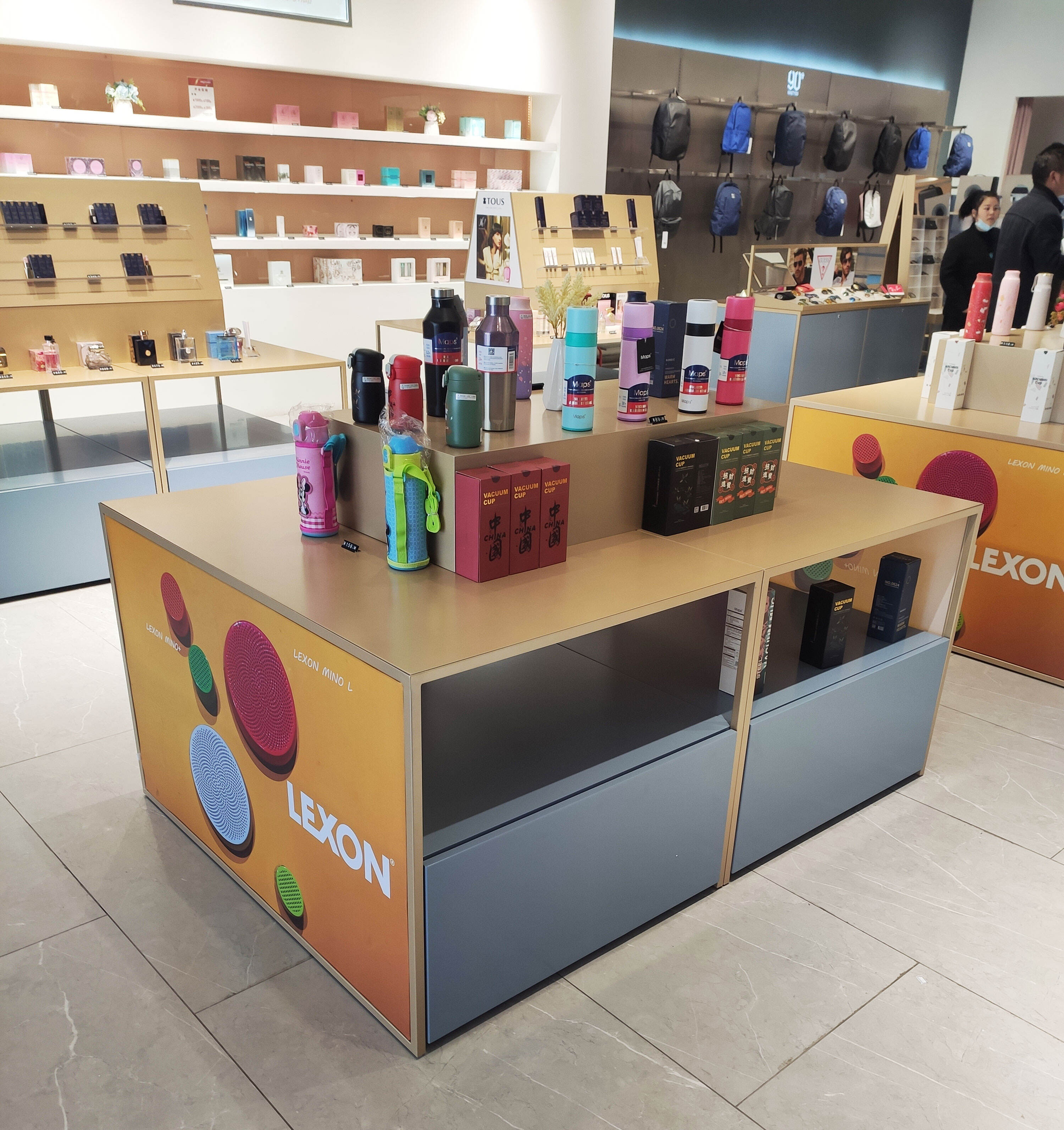 Како укључити брендирање у дизајн приказа по меру