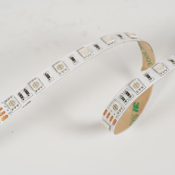 RGB LED pás SMD5050 60 LED/m DC24V 10 mm pro dekoraci místnosti, domácnosti a večírků