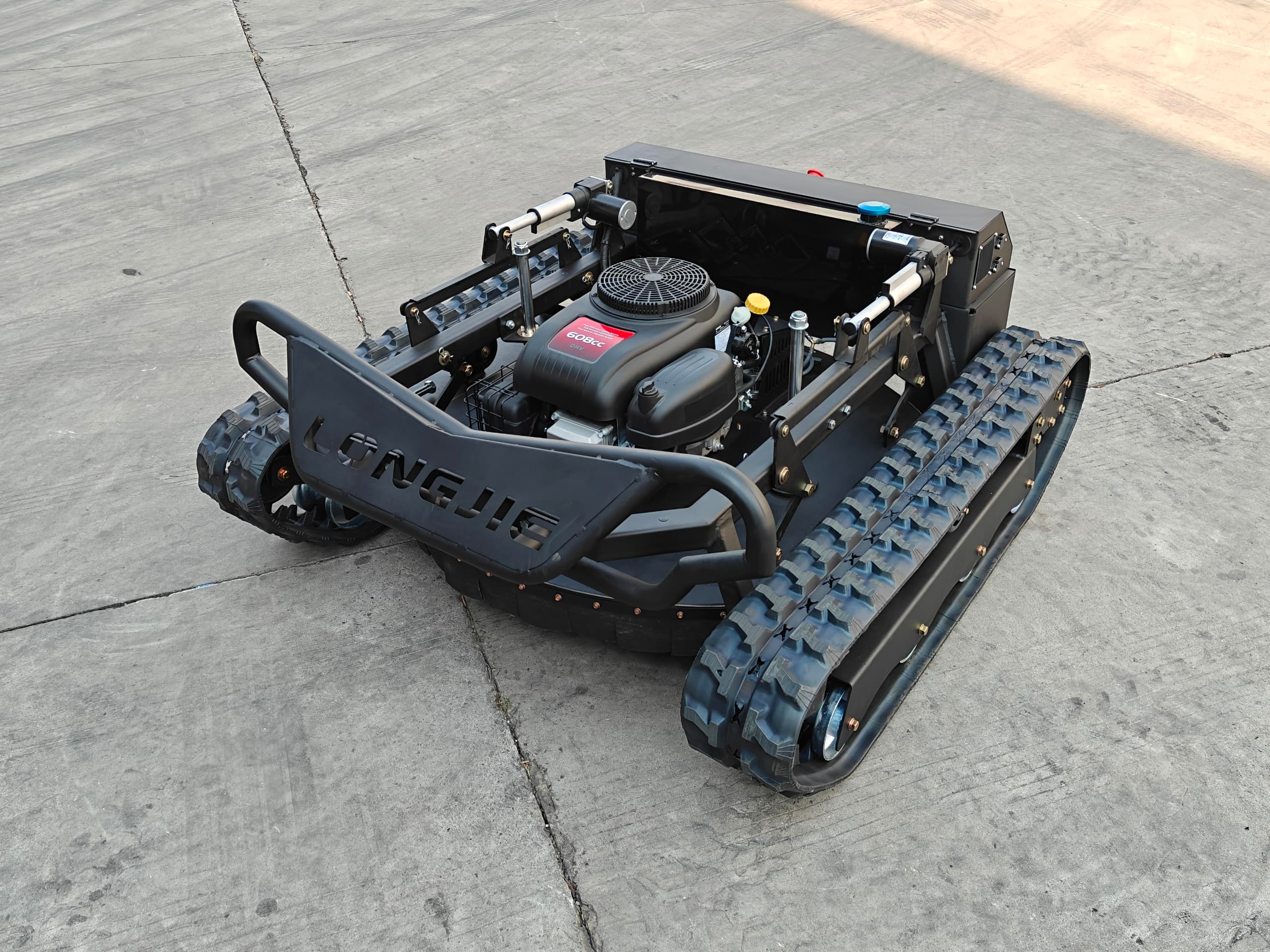 험난한 지형을 위한 내구성 있는 크롤러 잔디 깎는 기계를 고르는 방법?