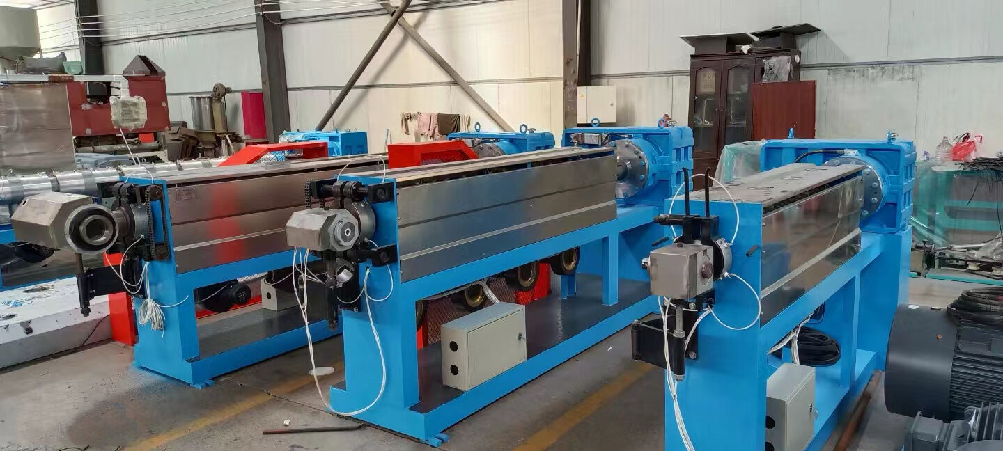 تمويل احتياجات معدات تشكيل PVC الخاصة بك بجودة عالية ومعدات إضافية منا