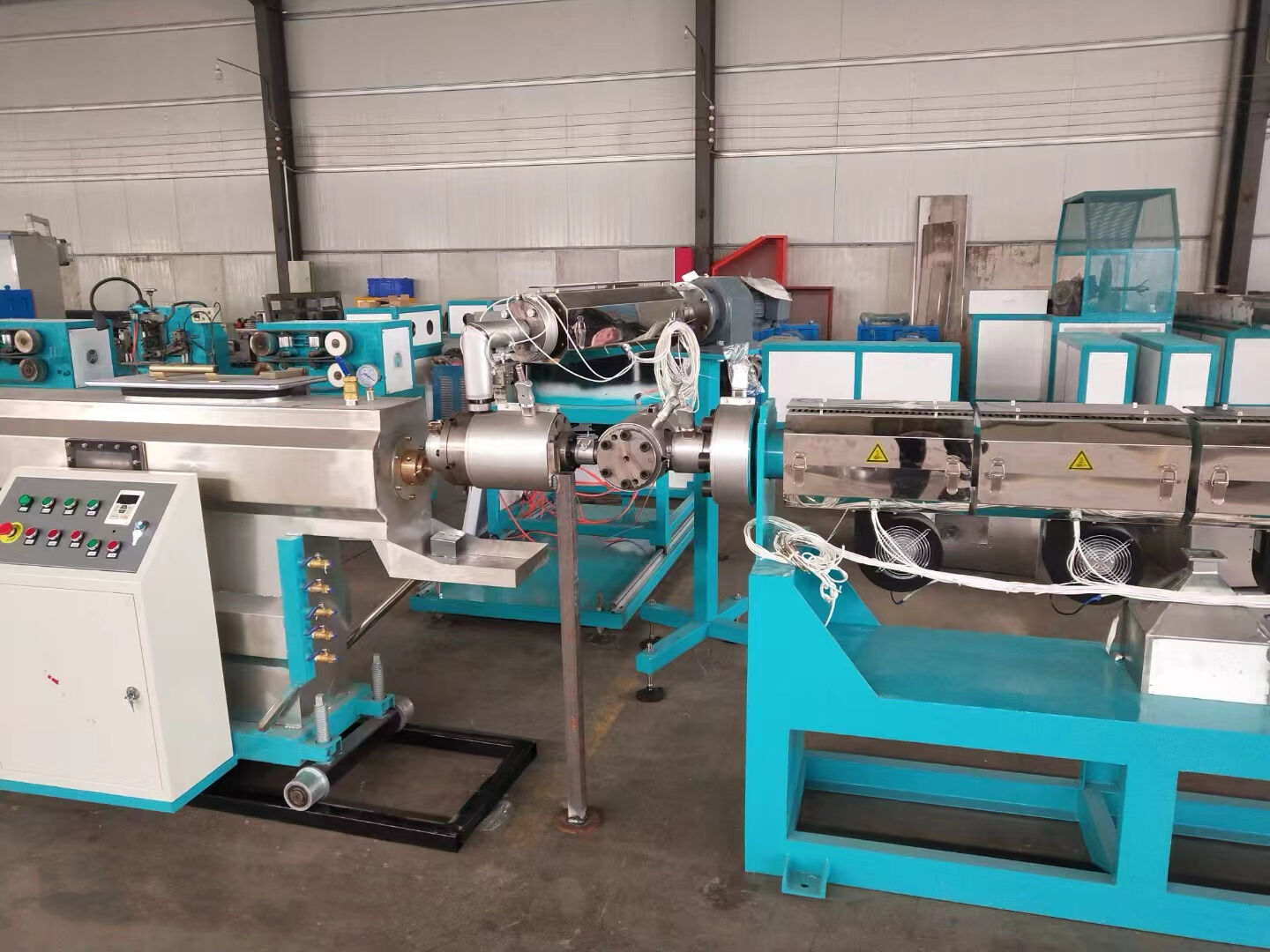 O Equipamento Mais Eficaz Usado na Fabricação de Tubos de Plástico PE