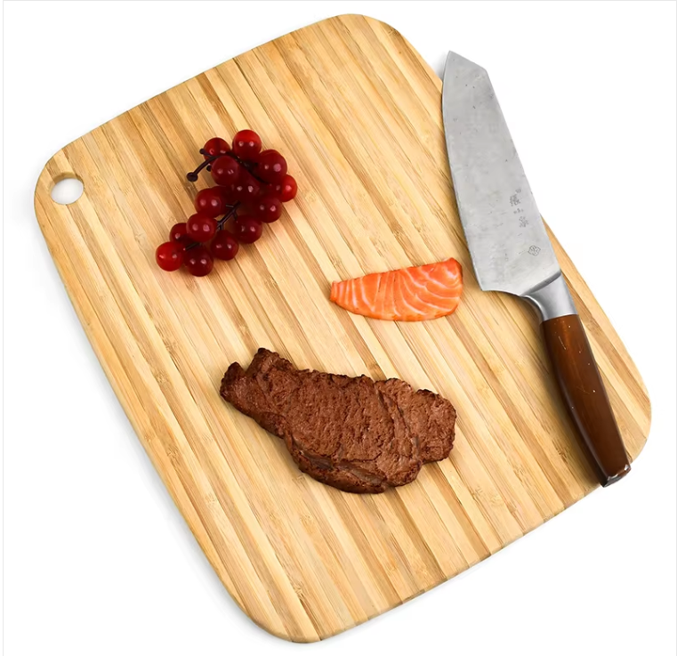 Yemek veya içecek servisi için bambu tepsinin kullanılmasının avantajları nelerdir?