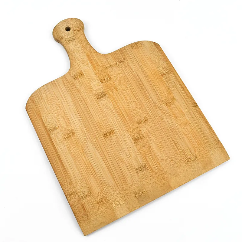 Why Do Pizzerias Prefer Wooden Pizza Peels for Launching?