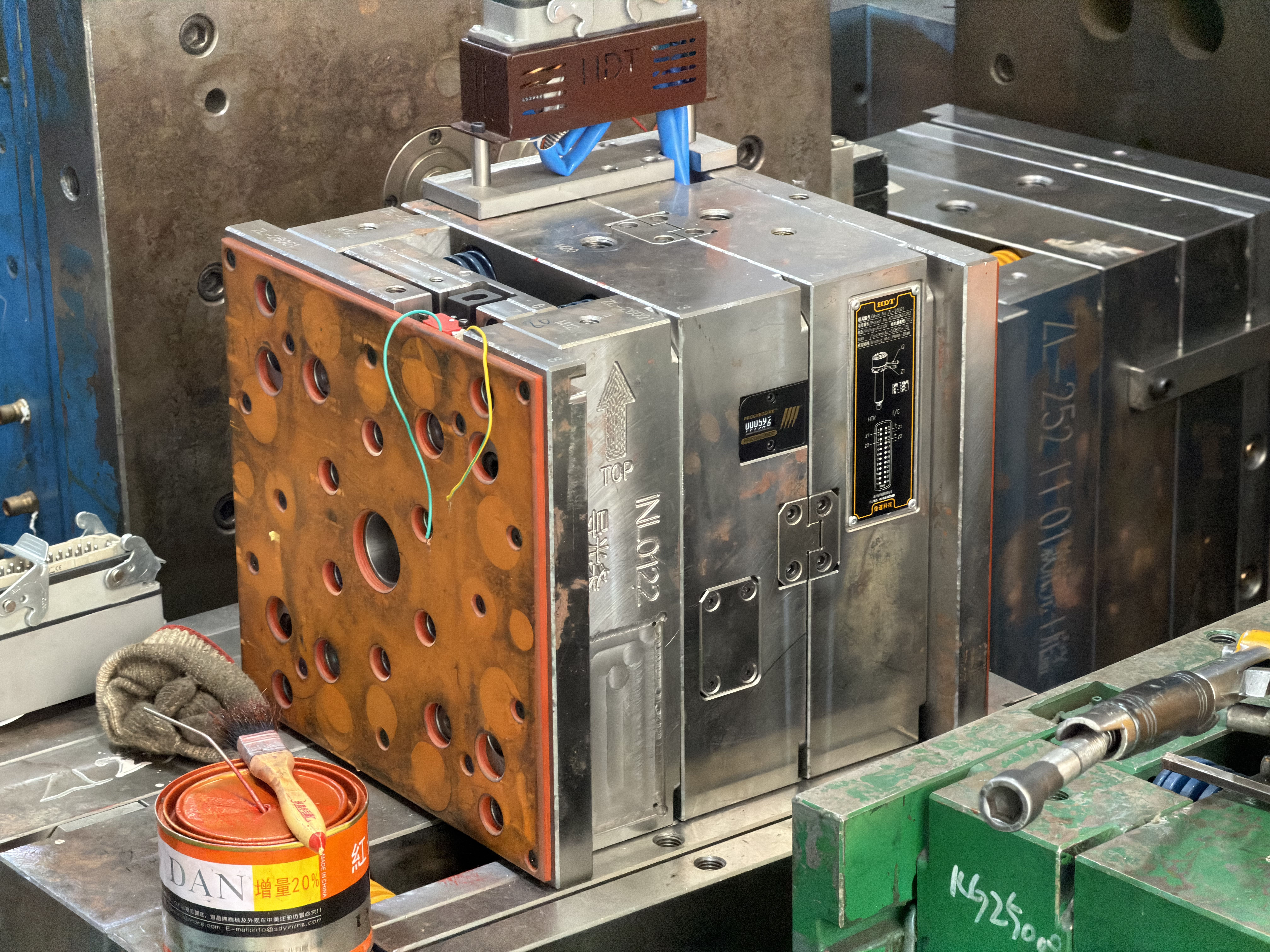 Versatile Manufacturing Capabilities Across Materials and Applications