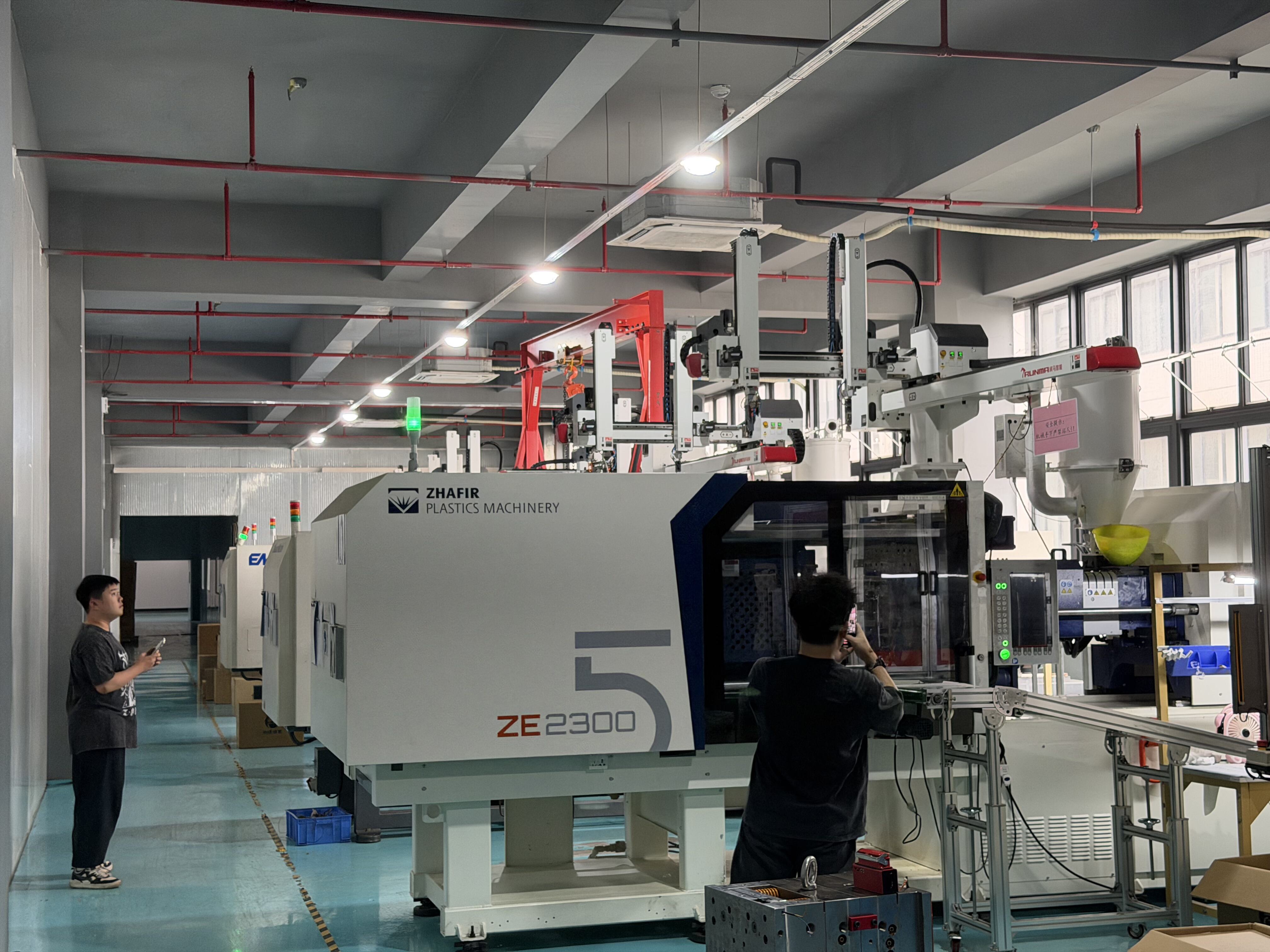 Fortgeschrittene Fertigungskapazitäten und präzise Ingenieurtechnik