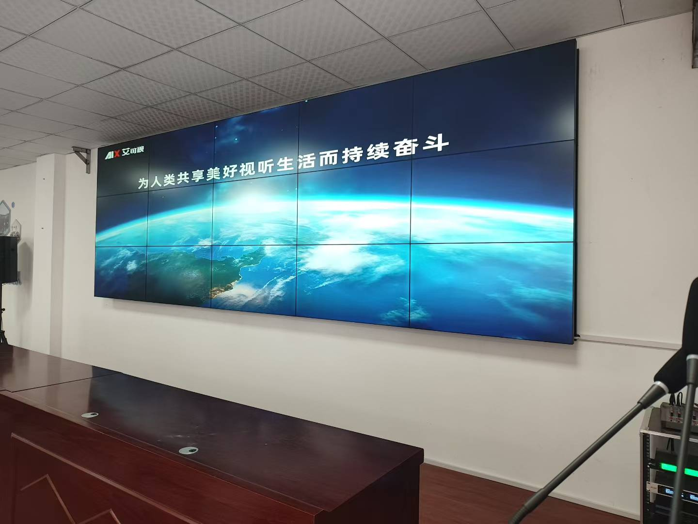 Какви са ползите от използването на LCD екрани в съвременните офиси