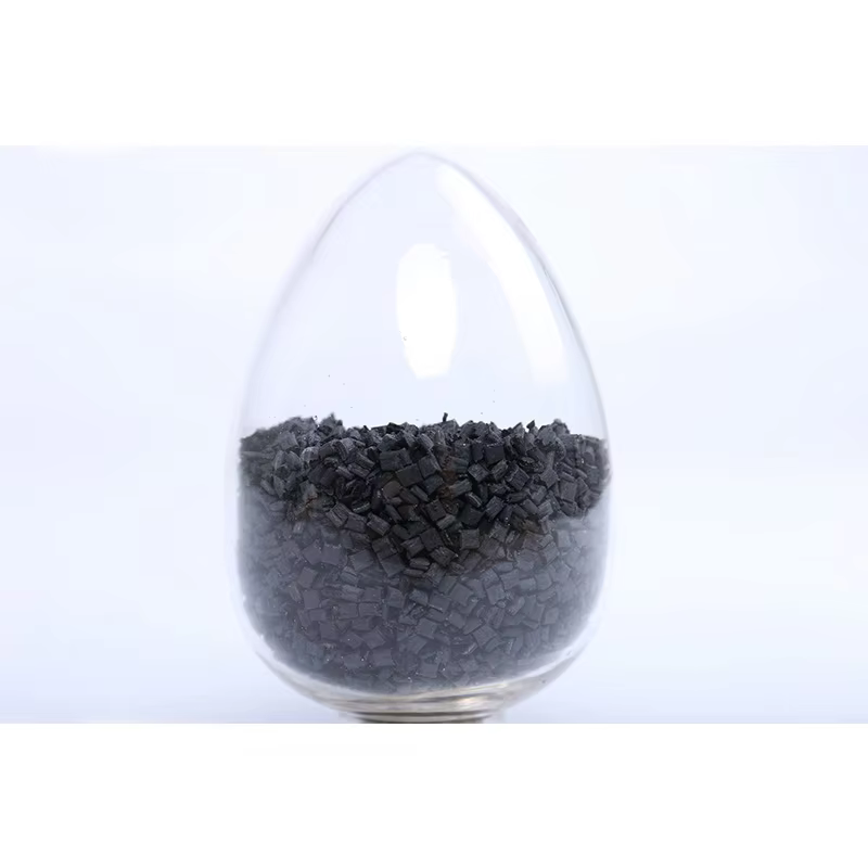 锻造碳纤维采用短切碳纤维，片状短切碳纤维具有良好的装饰性。