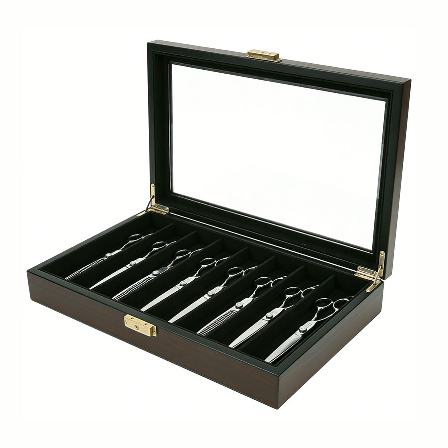 Högkvalitativ förvaringslåda i trä med svartebjörn-mönster, lackerad, enfaldig, med lås och transparent fönster; lämplig för att visa militära knivar.