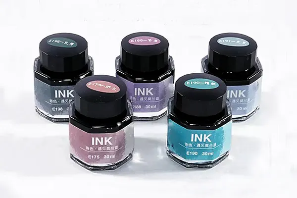 Füllfeder-Tinte: Vielfältige Farben und überlegene Leistung