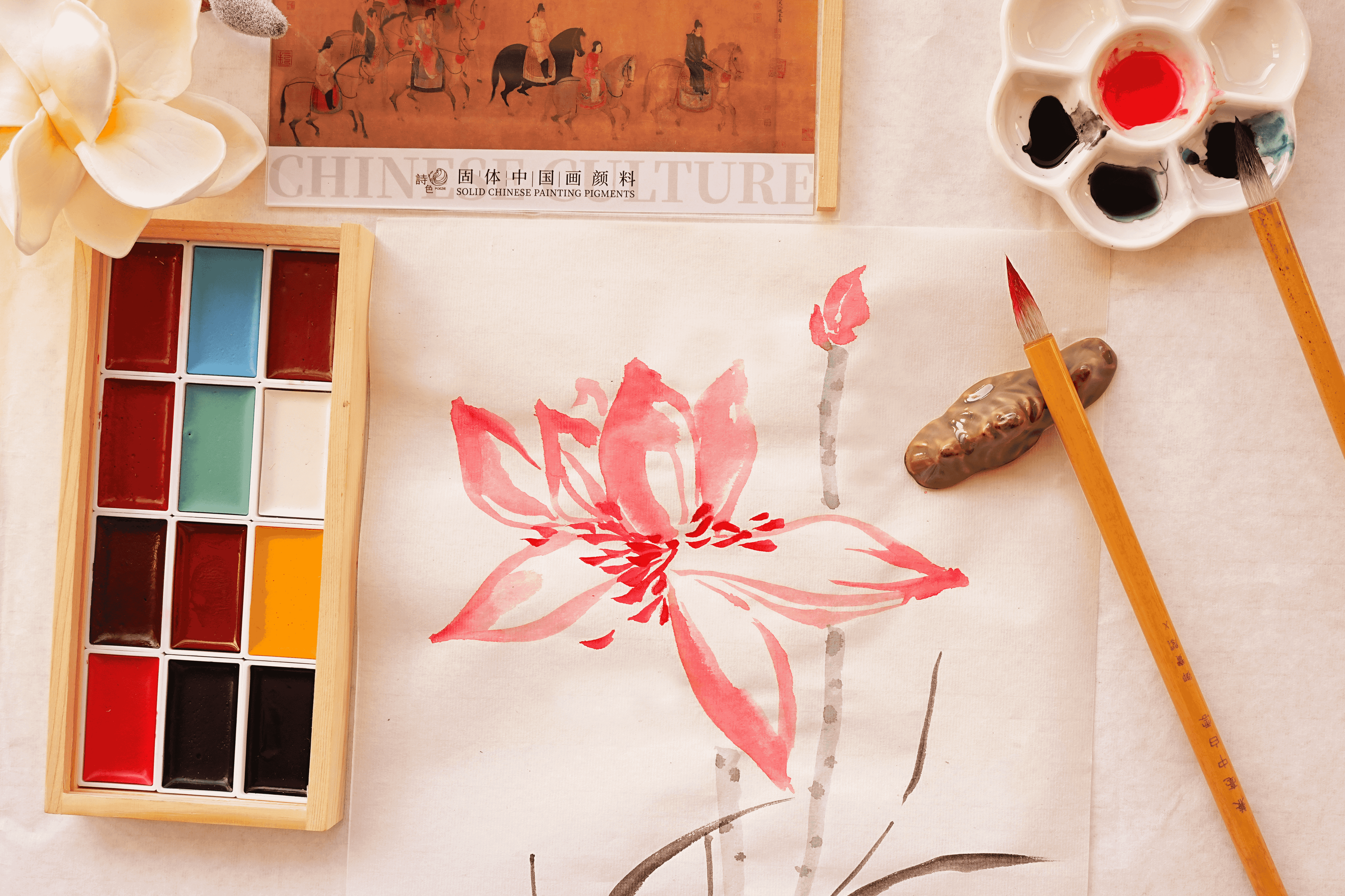 Is traditional Chinese painting watercolor paint elegant in color?