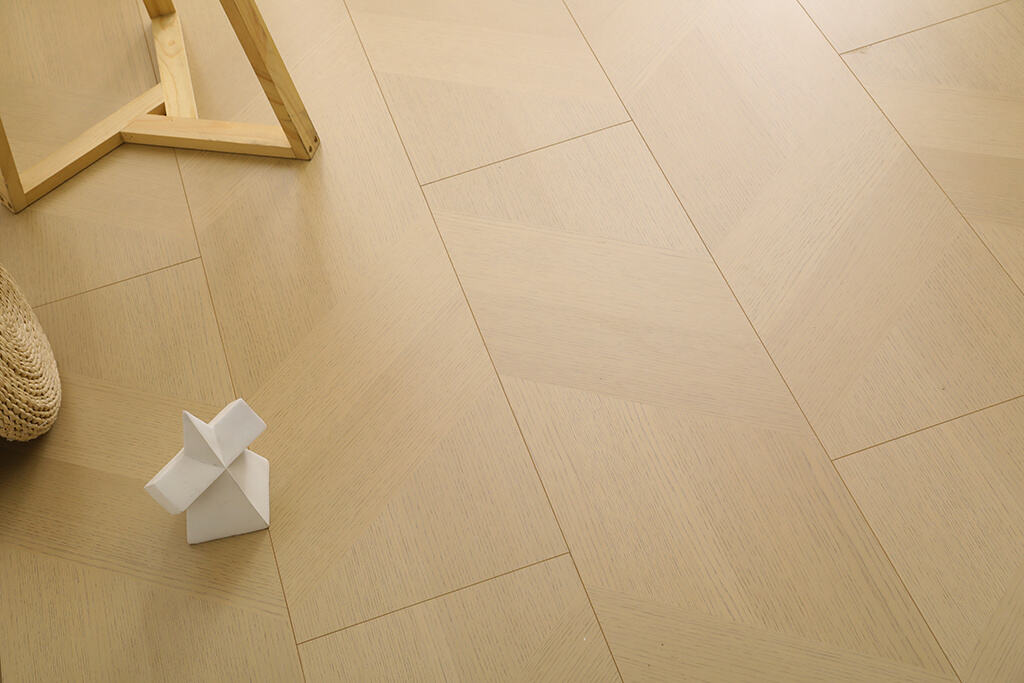 Paano Naihahambing ang Waterproof Vinyl Flooring sa Laminate sa Mga Basang Lugar?