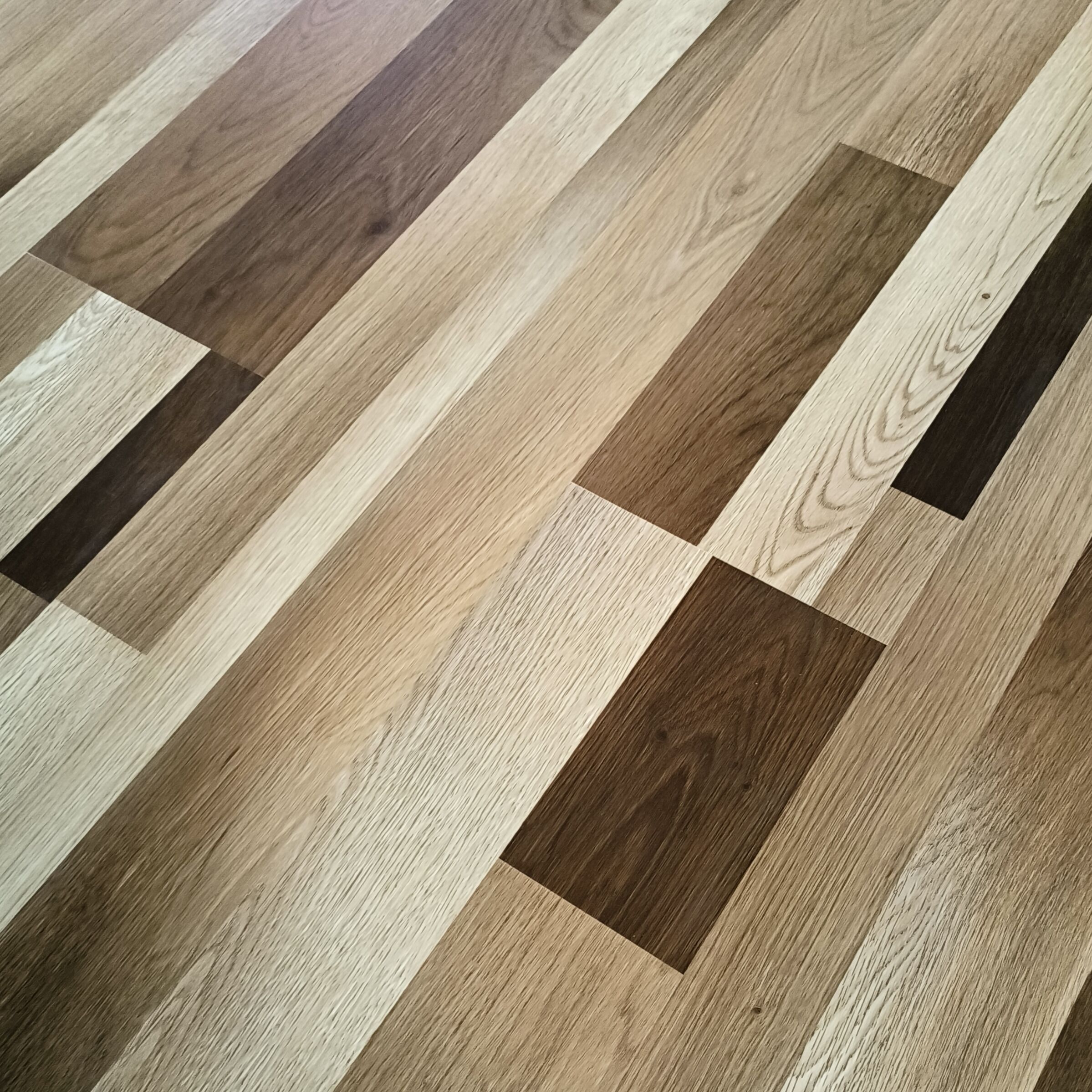 How Does Piso Flotante Compare to Traditional Hardwood Floors?