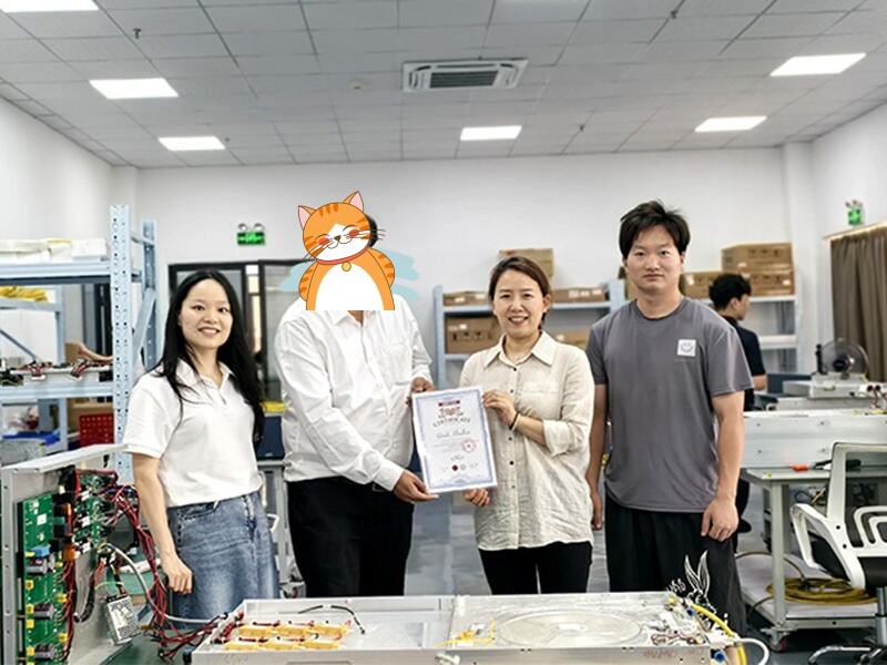 デマークがインドからの訪問顧客に専門的なレーザー修理トレーニングを提供