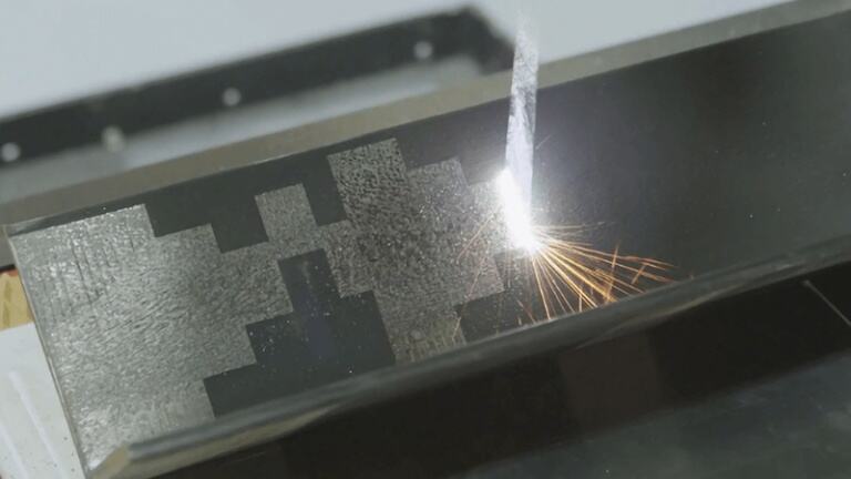 laser-cleaning-of-coating-on-metal-surface-768x432.jpg