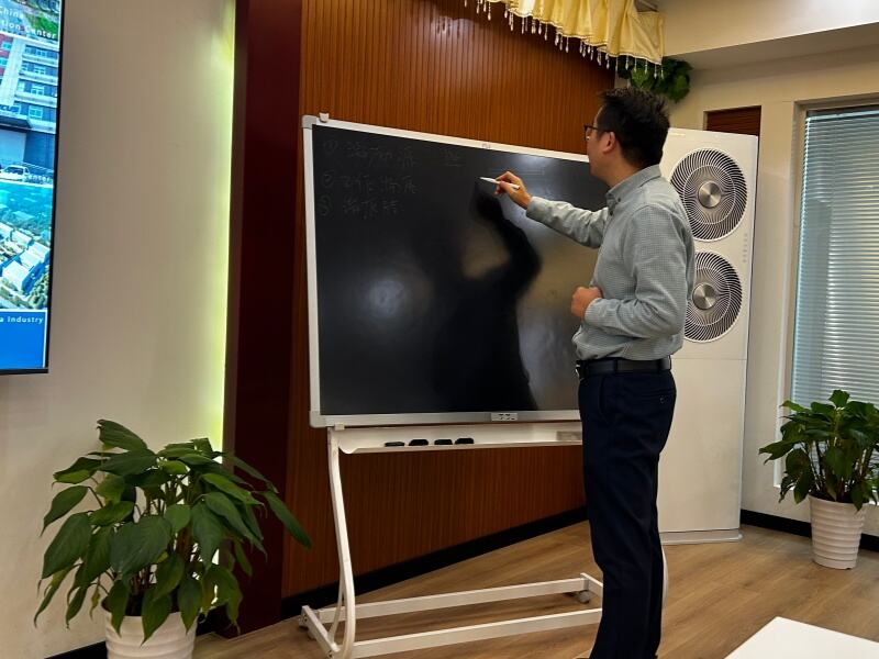 DMK Laser успешно завершает обучение по волоконному лазеру: освоение технологий, создание основы профессионализма