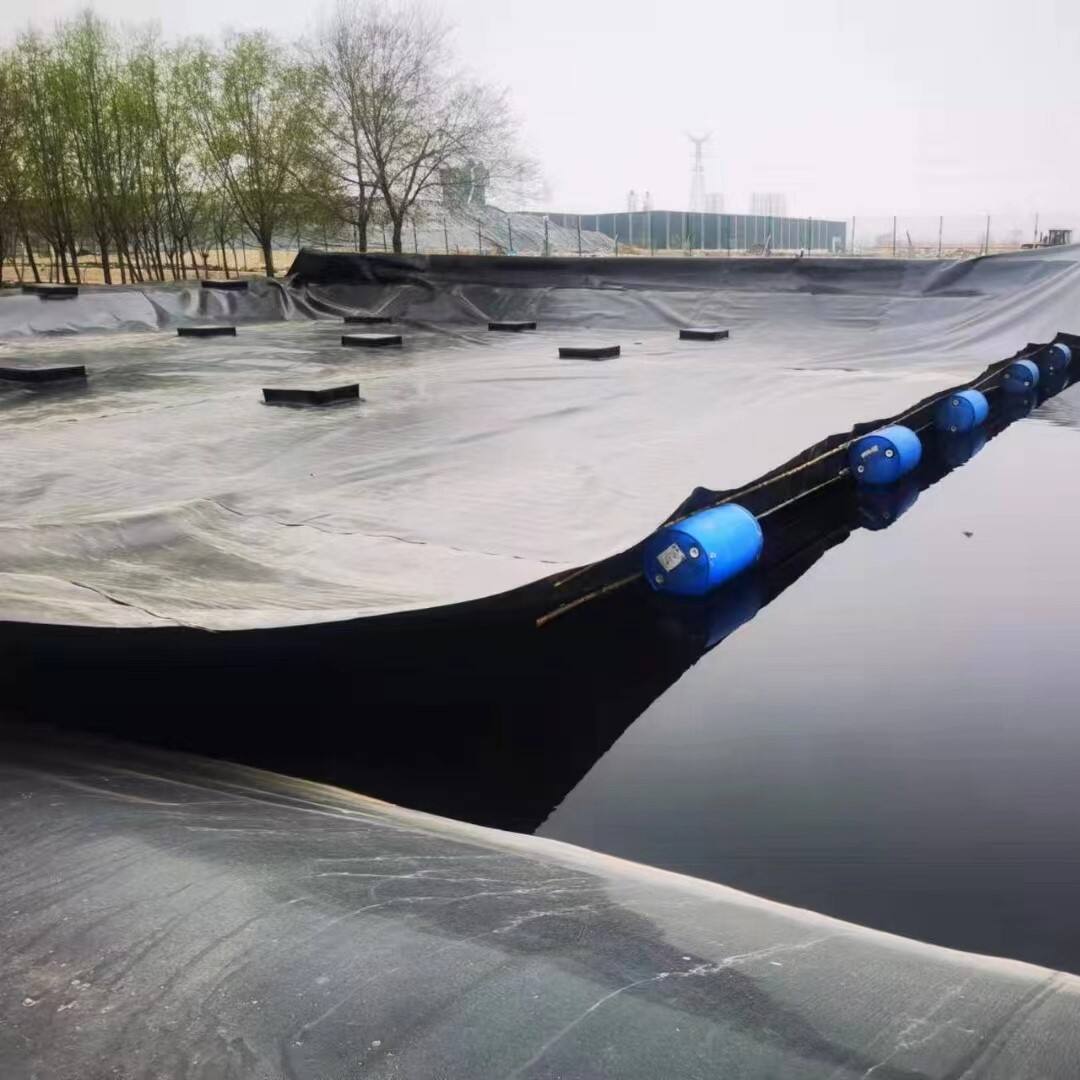 In che modo il liner per laghetti in HDPE migliora la ritenzione idrica in agricoltura?