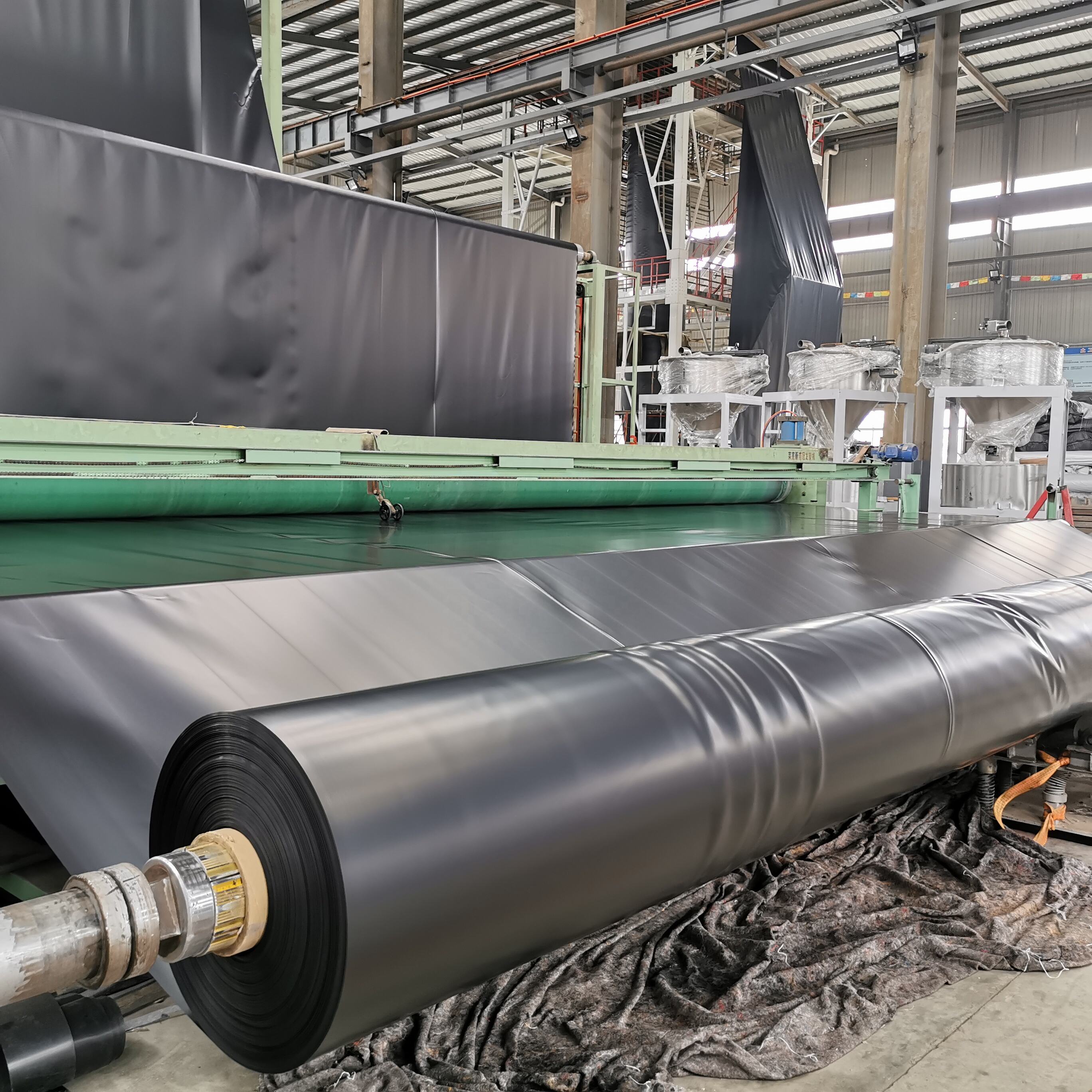 ¿Qué hace que las láminas de geomembrana de HDPE sean ideales para la protección ambiental?