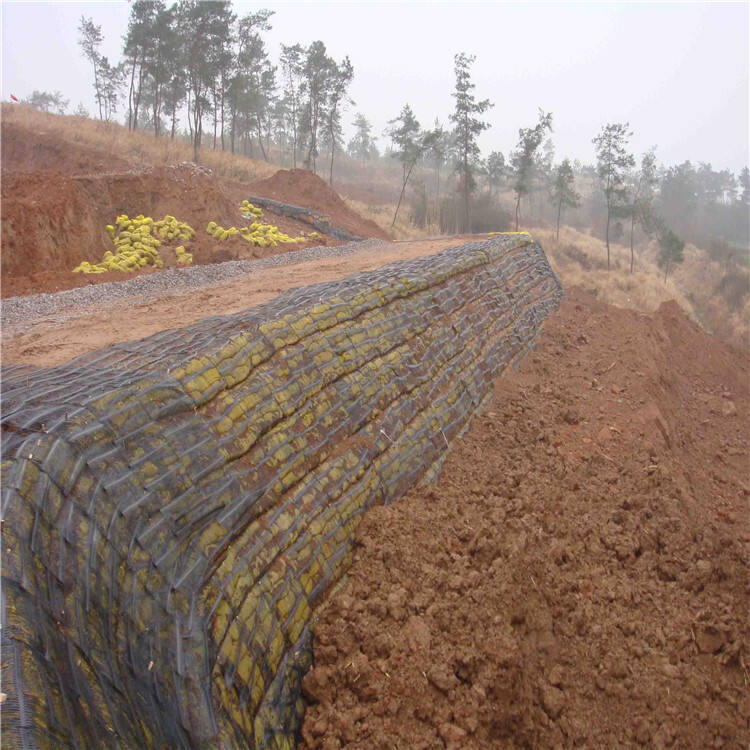 In che modo i muri di sostegno in rete geogriglia migliorano la stabilità del terreno e le infrastrutture