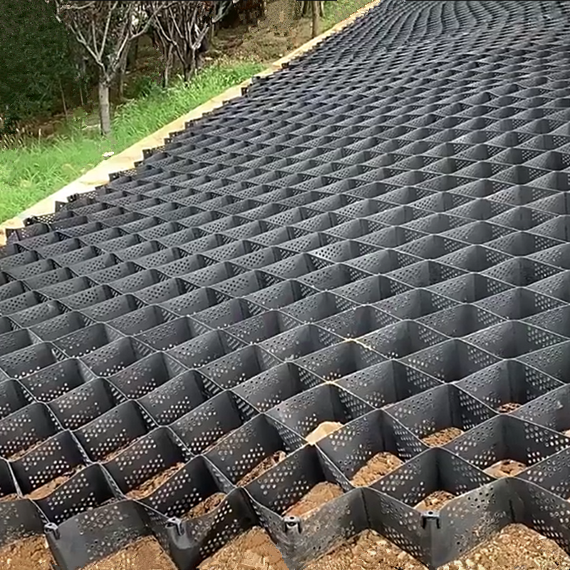 What Common Issues Can Arise When Using Geocells for Erosion Control?