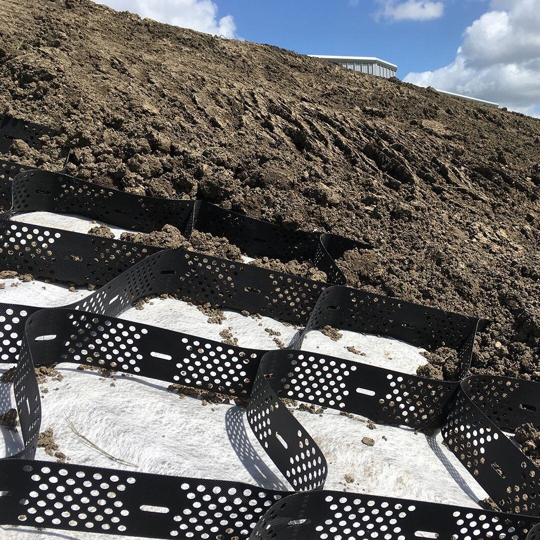 What Are the Benefits of Using Geocell Systems in Erosion Control?