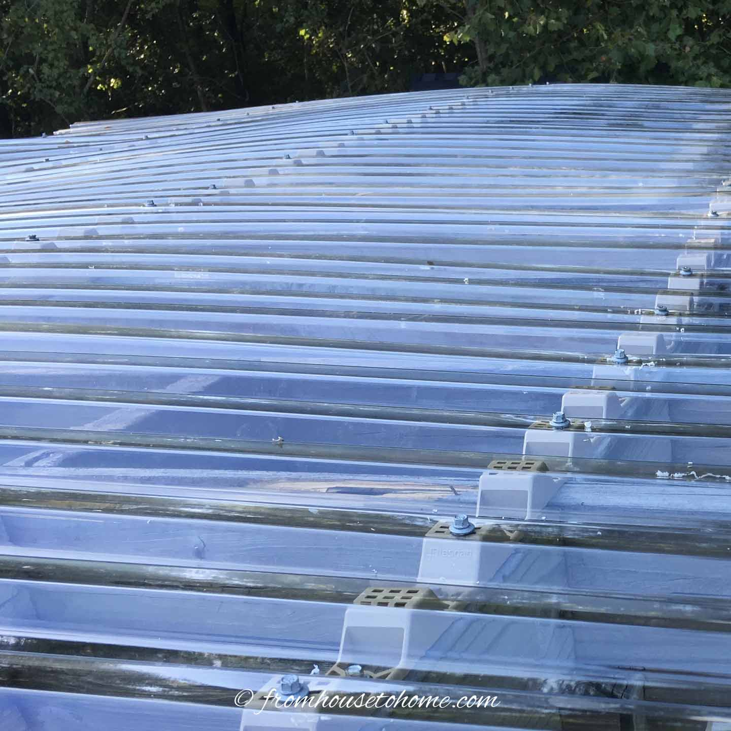 Clear Transparent Roof Panels: Polycarbonate vs Glass
