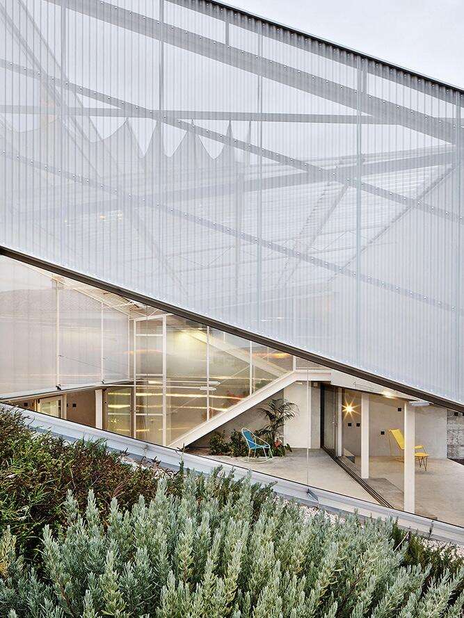 Technological Iteration and Upgrading Empower Dual Breakthroughs in Performance and Quality of Domestic Polycarbonate Sheets