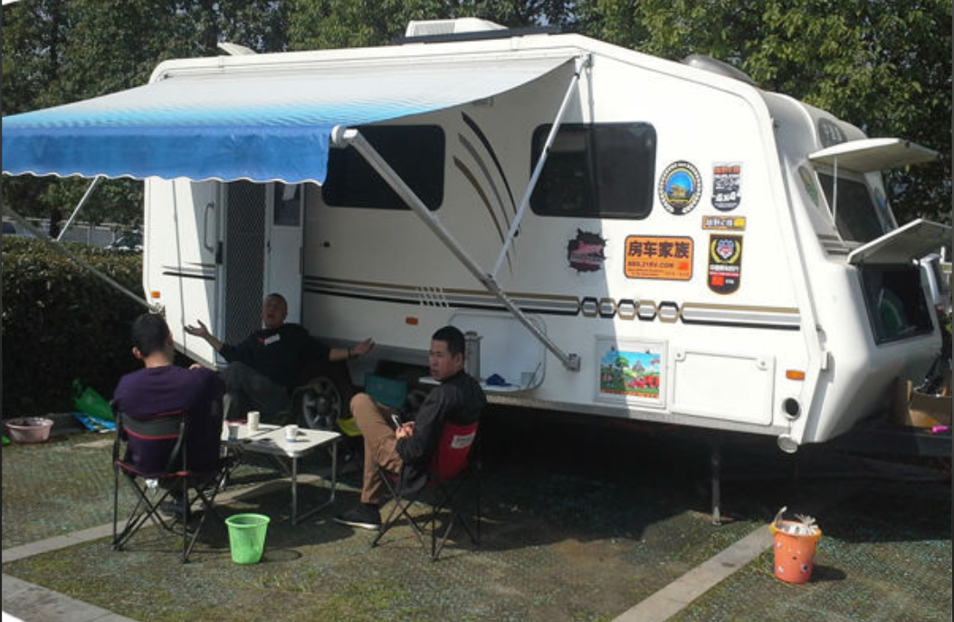 Почему ручной тент для автодома до сих пор является разумным выбором для пользователей автодомов